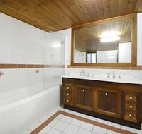 Airlie Getaway - Views - Accommodation Sunshine Coast