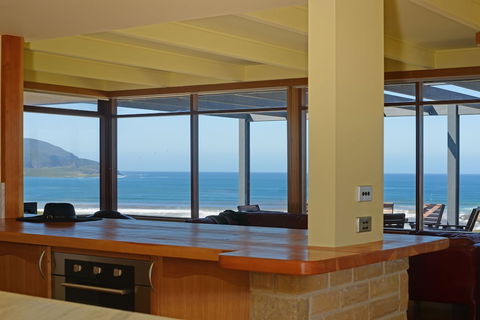 Cloudy Bay Villa - Accommodation Sunshine Coast 1