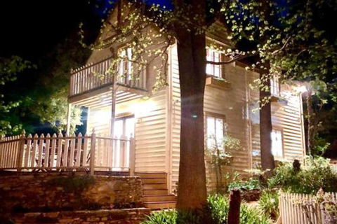 Aldgate Creek Cottage Bed & Breakfast - Accommodation Sunshine Coast 0