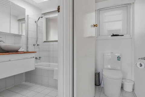 Long Beach House Apartments Sandy Bay - Accommodation Sunshine Coast 0