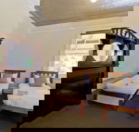 Deloraine Hotel - Accommodation Sunshine Coast