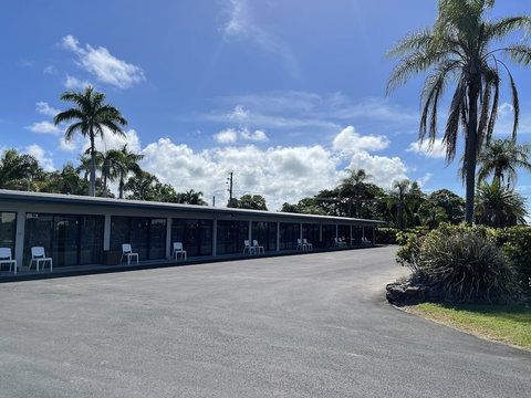Queens Beach Motor Hotel - Accommodation Sunshine Coast 0