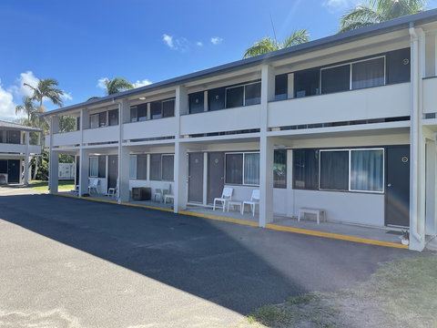 Queens Beach Motor Hotel - Accommodation Sunshine Coast 1