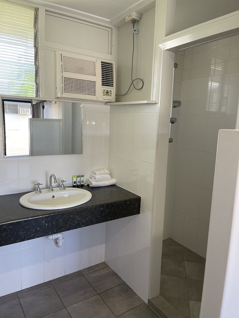 Queens Beach Motor Hotel - Accommodation Sunshine Coast 6