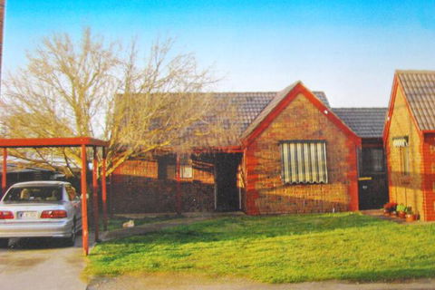 Maple Tree Cottage - Accommodation Sunshine Coast 1