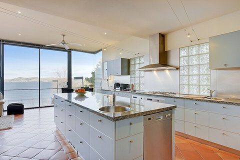 Kylakin On The Derwent River - Rejuvenate Stays - Accommodation Sunshine Coast 5