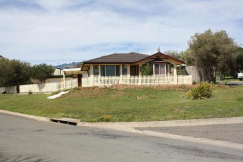 Maslin Beach House - Accommodation Sunshine Coast 0