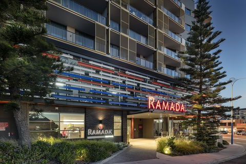 Ramada VetroBlu Scarborough Beach - Accommodation Sunshine Coast 3