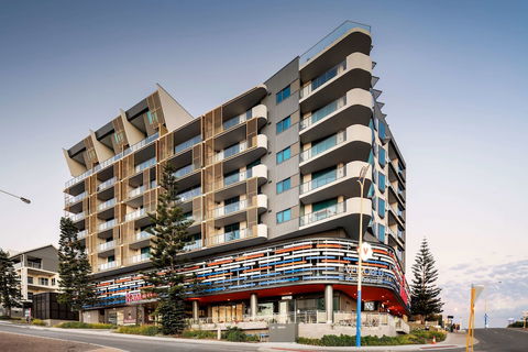 Ramada VetroBlu Scarborough Beach - Accommodation Sunshine Coast 1