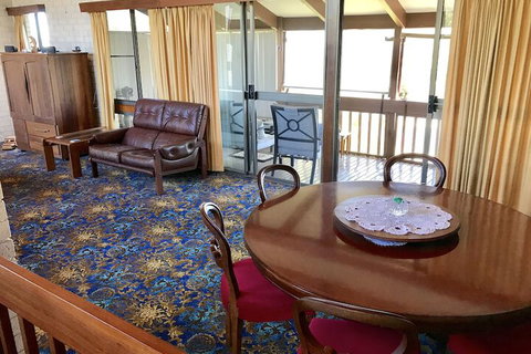 BeachFront Busselton - Accommodation Sunshine Coast 2