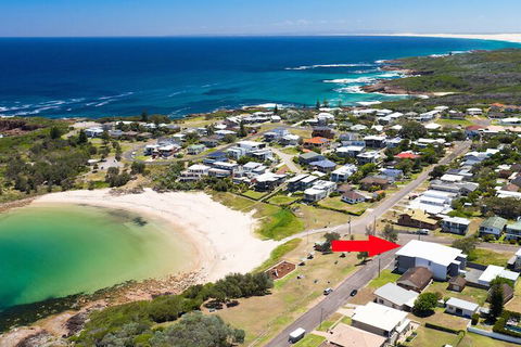 On The Beach Getaway - Accommodation Sunshine Coast 1