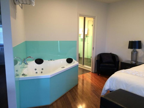 The Red Stag - Accommodation Sunshine Coast 4