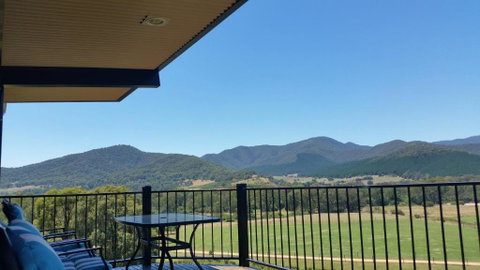 The Red Stag - Accommodation Sunshine Coast 0