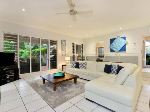 Sandwater Tropical Beachside Holiday House - Accommodation Sunshine Coast 3