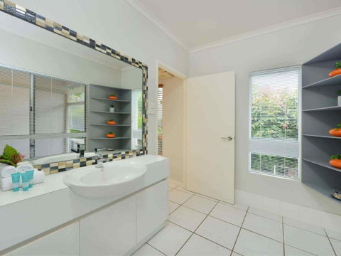 Sandwater Tropical Beachside Holiday House - Accommodation Sunshine Coast 4