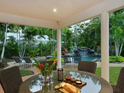 Sandwater Tropical Beachside Holiday House - Accommodation Sunshine Coast 5
