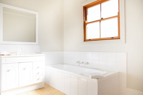 Audrey Wilkinson Vineyard - Accommodation Sunshine Coast 4