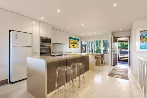 Comfortable & Stylish With Rooftop Spa - Accommodation Sunshine Coast 2
