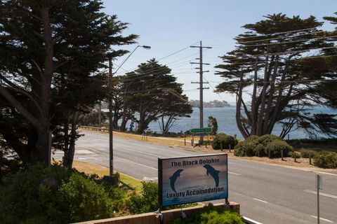 Black Dolphin Waterfront Townhouse Bay Views - Accommodation Sunshine Coast 6