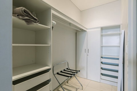 Darwin City Chic Apartment At The KUBE - Accommodation Sunshine Coast 6