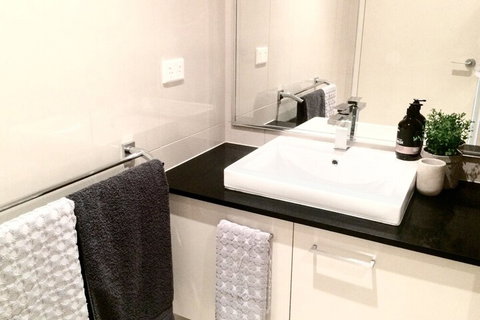 Darwin City Chic Apartment At The KUBE - Accommodation Sunshine Coast 5