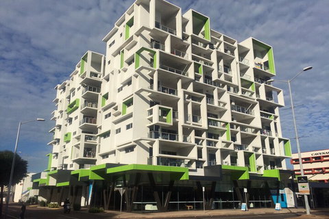 Darwin City Chic Apartment At The KUBE - Accommodation Sunshine Coast 1