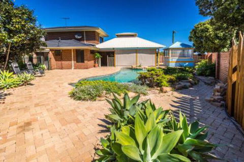 Yanchep Beach Retreat - Accommodation Sunshine Coast 3
