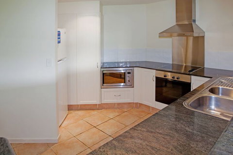 27 @ Cayman Villas - Accommodation Sunshine Coast 2