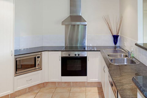 27 @ Cayman Villas - Accommodation Sunshine Coast 3