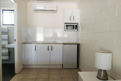 Augathella Motel & Caravan Park - Accommodation Sunshine Coast 3