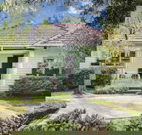 Hillside House - Accommodation Sunshine Coast