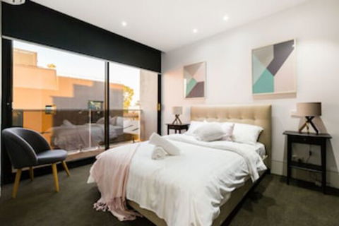 SOPHIA, 2BDR North Melbourne House - Accommodation Sunshine Coast 0