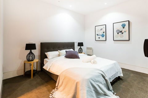 SOPHIA, 2BDR North Melbourne House - Accommodation Sunshine Coast 4