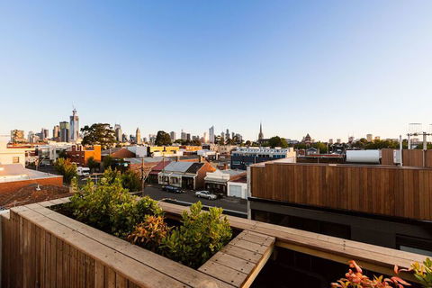 SOPHIA, 2BDR North Melbourne House - Accommodation Sunshine Coast 5