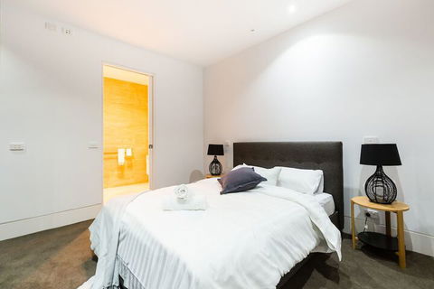 SOPHIA, 2BDR North Melbourne House - Accommodation Sunshine Coast 6