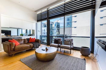 EVAN, 1BDR Southbank Apartment - Accommodation Sunshine Coast 0