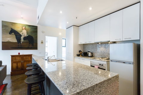 CYNTHIA, 2BDR Melbourne Apartment - Accommodation Sunshine Coast 1