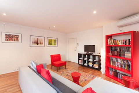 BENJAMIN, 2BDR Melbourne Apartment - Accommodation Sunshine Coast 0