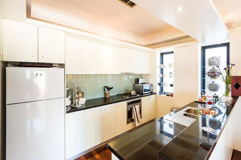 BELLE, 2BDR Melbourne Apartment - Accommodation Sunshine Coast 6