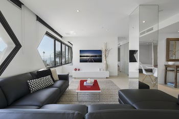 ELAINE, 2BDR St.Kilda Apartment - Accommodation Sunshine Coast 0