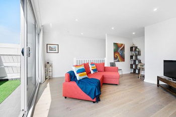 DINA, 2BDR Carlton Apartment - Accommodation Sunshine Coast 0