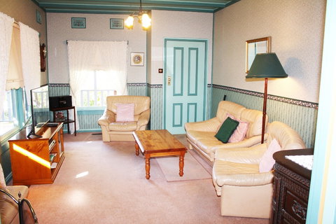 Ambrose Cottage Front Apt - Accommodation Sunshine Coast 4