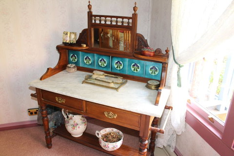 Ambrose Cottage Front Apt - Accommodation Sunshine Coast 1