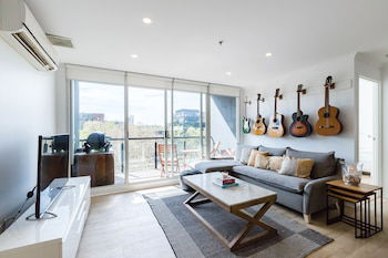 YUKI, 1BDR Melbourne Apartment - Accommodation Sunshine Coast 0