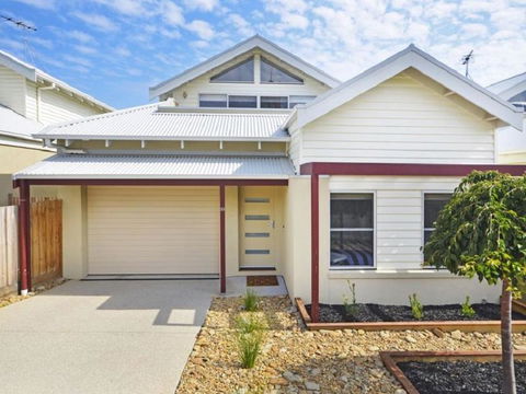 Villa By The Sea - Accommodation Sunshine Coast 3