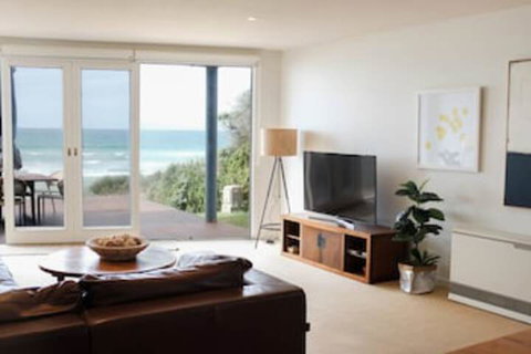 Bayview Beachfront Apartment - Accommodation Sunshine Coast 0