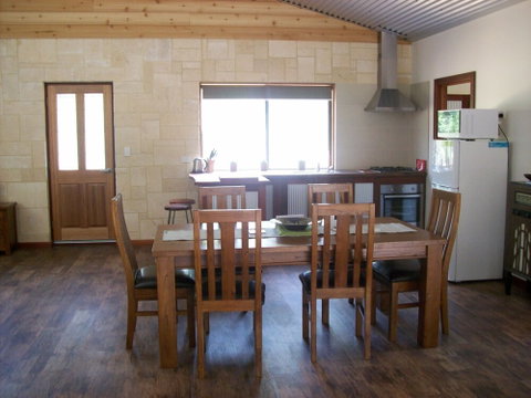 Silversprings Cottages - Accommodation Sunshine Coast 5