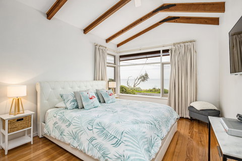 Beach Front Beauty - Accommodation Sunshine Coast 3