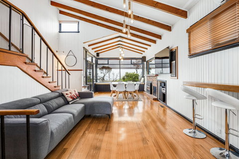 Beach Front Beauty - Accommodation Sunshine Coast 2