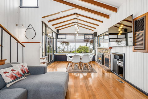 Beach Front Beauty - Accommodation Sunshine Coast 5